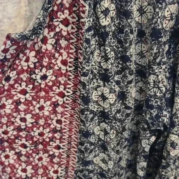 Lucky Brand women's long sleeve cotton/modal blend navy/red print medium top - Picture 2 of 5